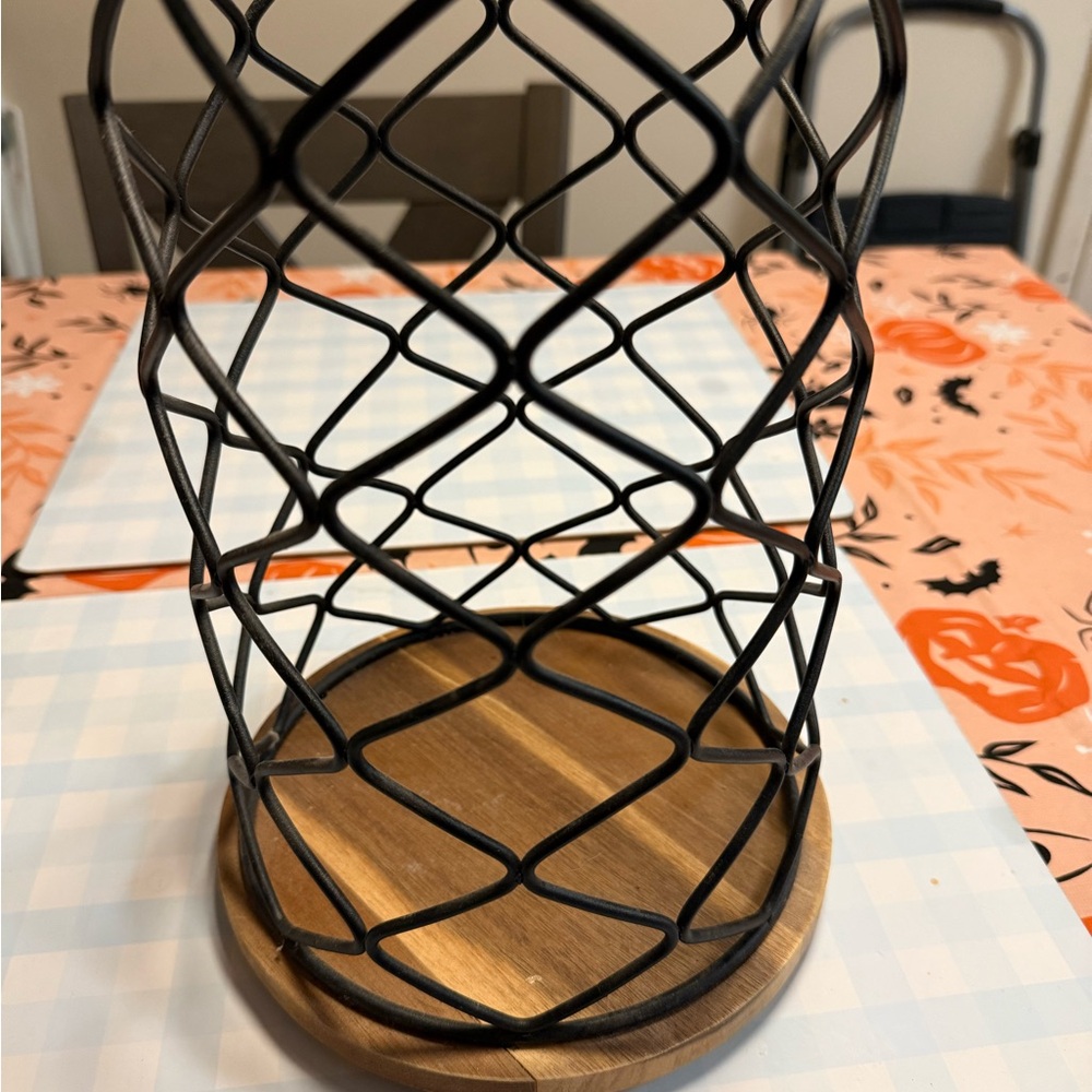 Black Metal Wire K Cup Carosel Holder with Wooden Base